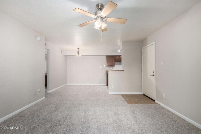 Building Photo - Beautiful Scottsdale 1 Bedroom Apartment!