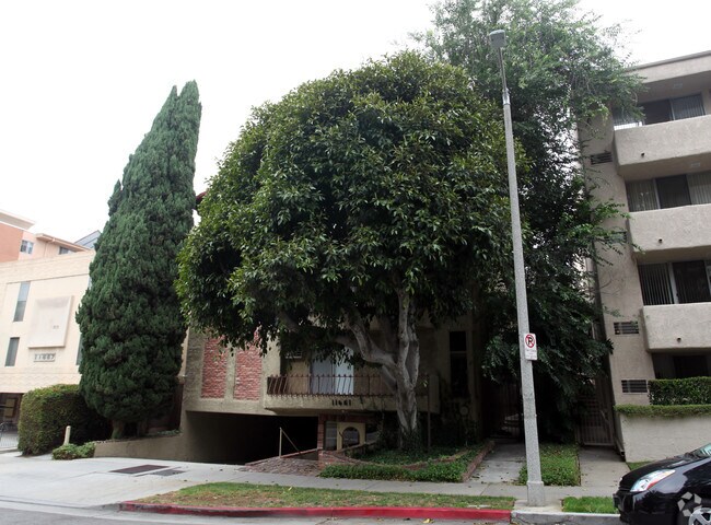 Building Photo - 11661 Goshen Ave