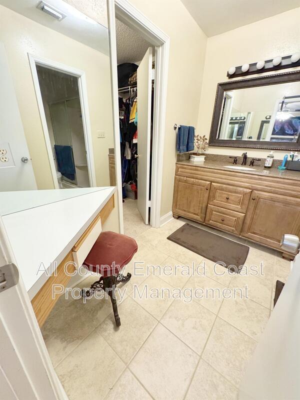 Building Photo - 1126 Bay Ct