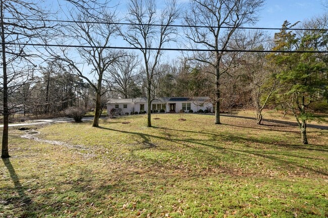 Building Photo - 4BR/3BA Forest Hills Luxury Rental