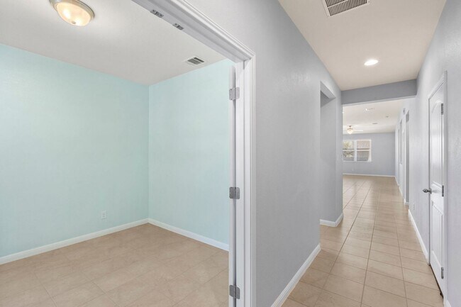 Building Photo - Dripping Springs Charmer