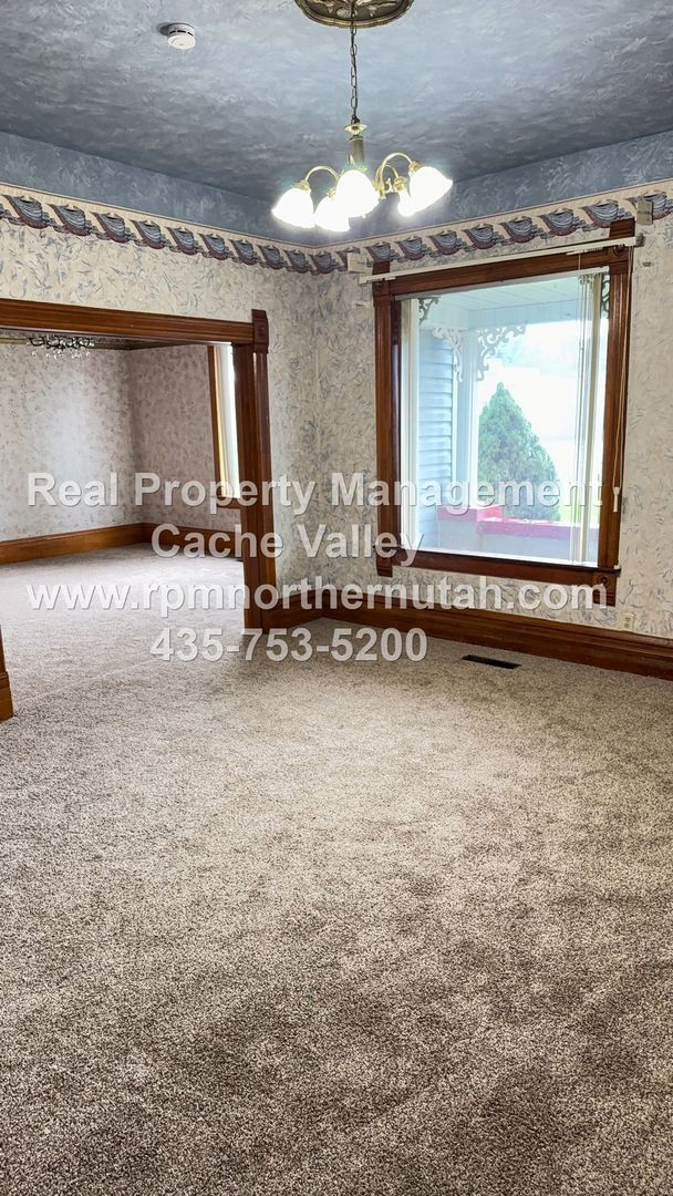 Building Photo - Beautiful 5 Bedroom Home in Lewiston available NOW!