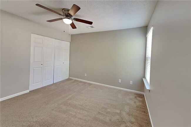 Building Photo - 573 Grandview Cir