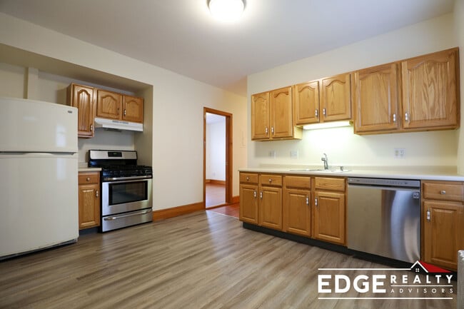 Building Photo - 12 Montcalm Ave