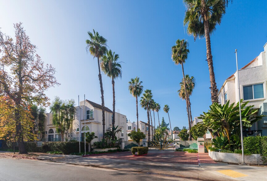 Building Photo - 5455 Sylmar Ave