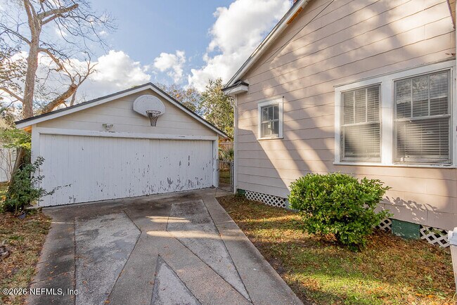 Building Photo - 1072 Brown St