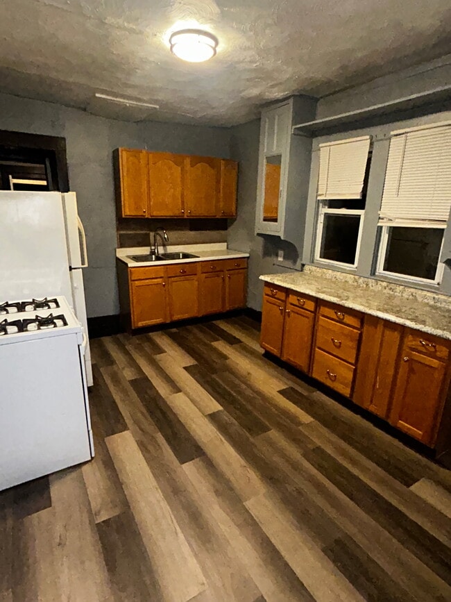 Building Photo - 1421 Chestnut St