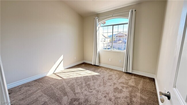 Building Photo - 75 N Valle Verde Dr