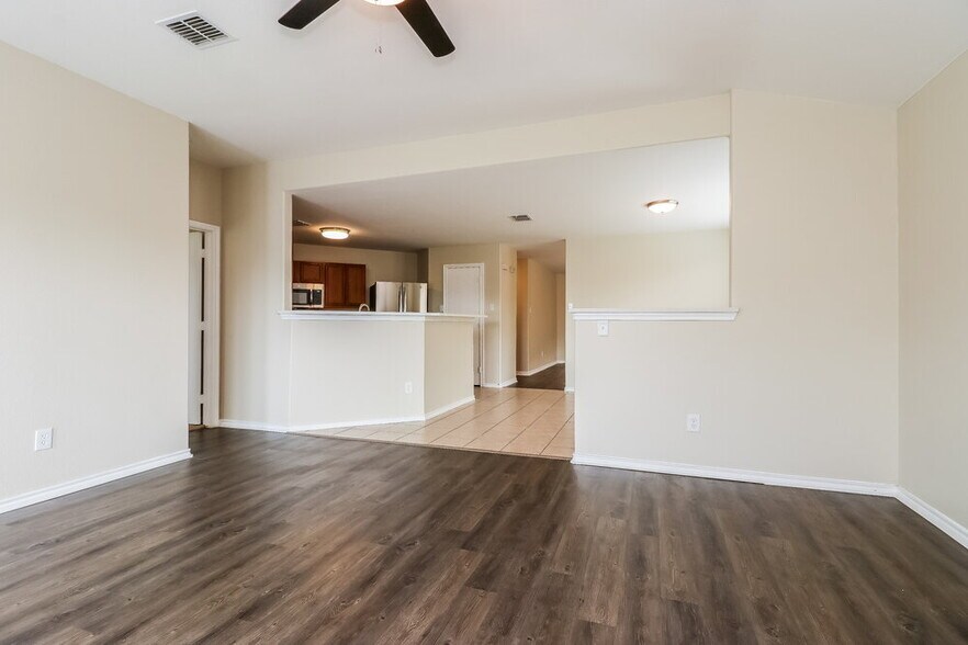 Building Photo - 636 Horn St