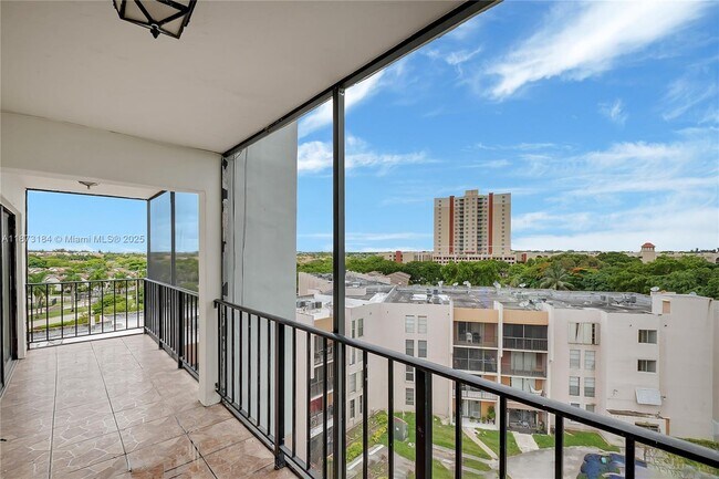 Primary Photo - 9682 Fontainebleau Blvd