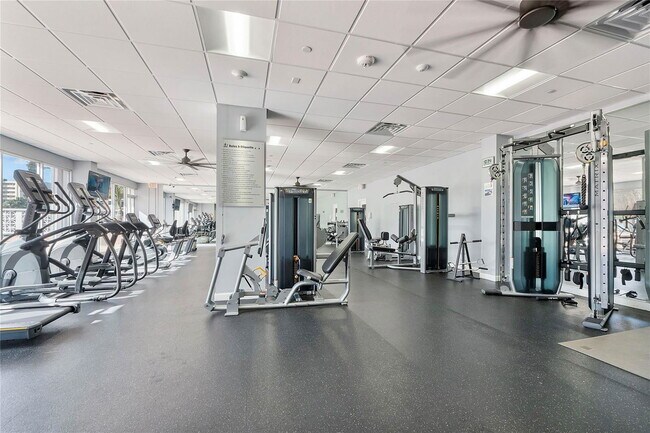 Building Photo - 405 N Ocean Blvd