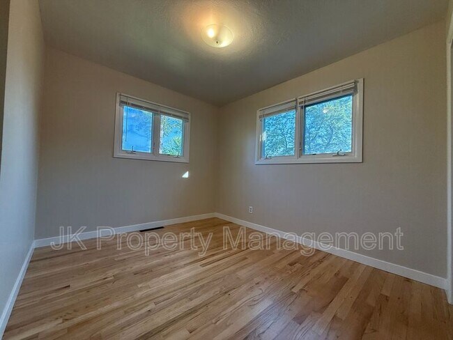 Building Photo - 719 47th St S