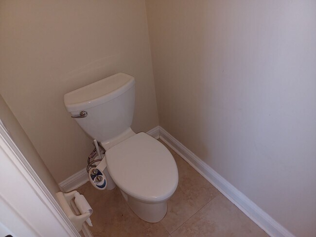 Building Photo - Gorgeous 3 BR 2 BA Lake View Rental