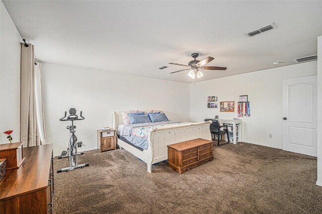 Building Photo - "Spacious 5-bedroom Corner Lot Home with Dual Living Areas, Office & Resort-Style Community Ameni...