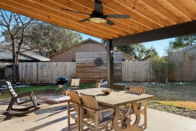 Building Photo - 3909 Holt Dr