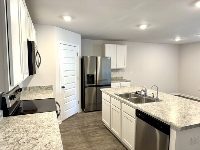 Building Photo - New rental in Brighton Oaks! Conveniently located off Hwy 231, this community conveniently close ...