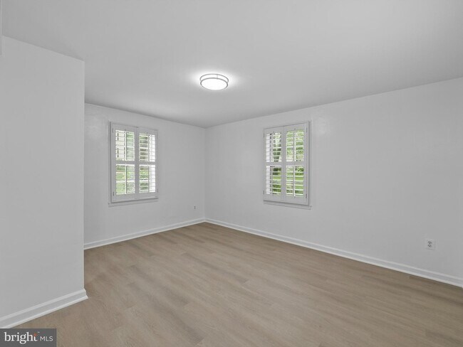 Building Photo - 708 S Arlington Mill Dr