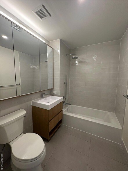 Building Photo - 131-02B 40th Rd