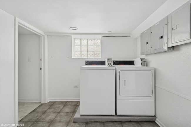 Building Photo - 5104 N Austin Ave