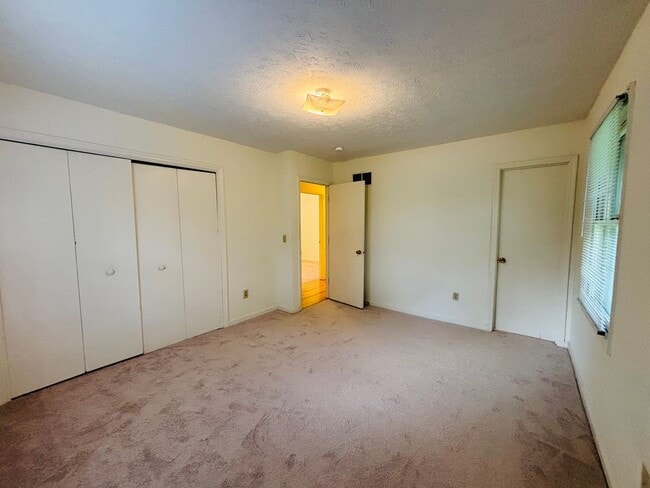 Building Photo - 3 Bedroom 3 Bath House