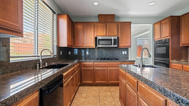 Building Photo - Beautiful two-story in Paradise Crest!