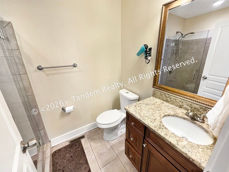 Building Photo - 2807 Vaulx Ln