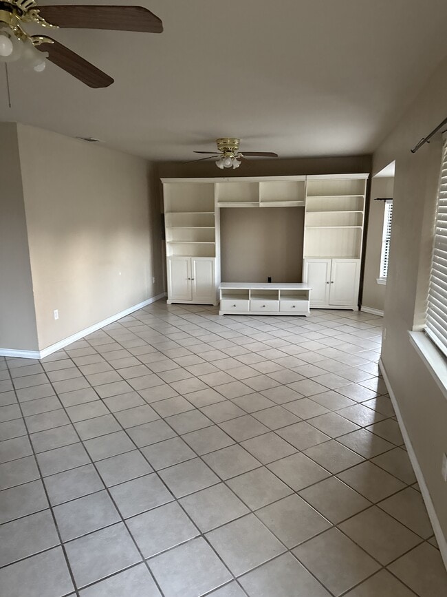 Building Photo - 220 Nichols Dr