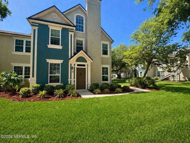 Building Photo - 13703 Richmond Park Dr N