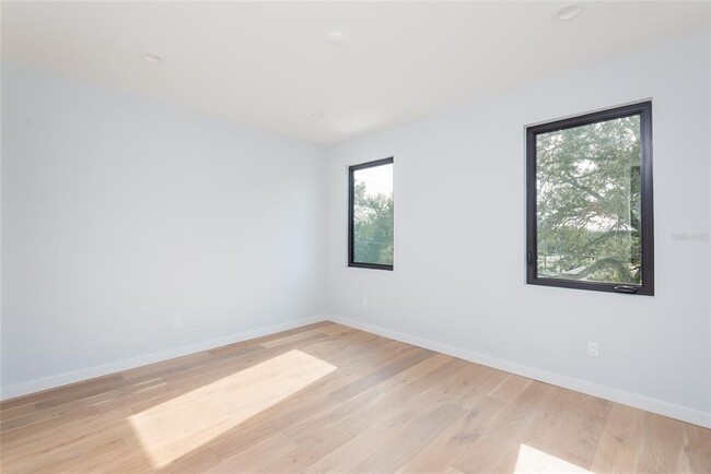 Building Photo - 530 W Plaza Pl