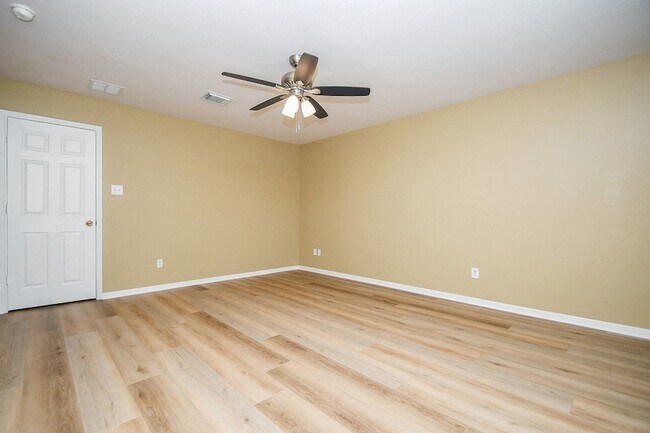 Building Photo - 402 New Hope Ln