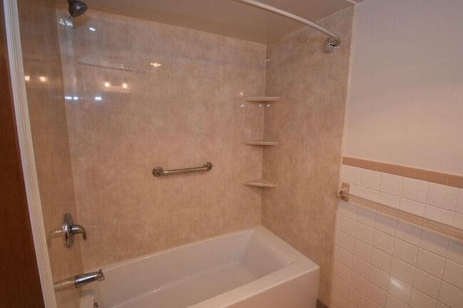 Building Photo - 6-1 Aspen Way