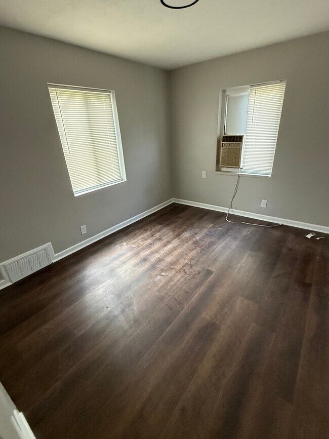 Building Photo - 2825 San Rae Dr