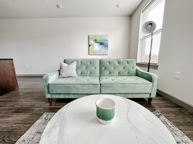 Building Photo - 111 E 4th St