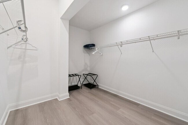Building Photo - Fully Furnished: Beautiful 4-Bedroom Home ...