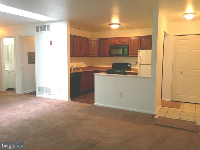 Building Photo - 308 Diamond Dr