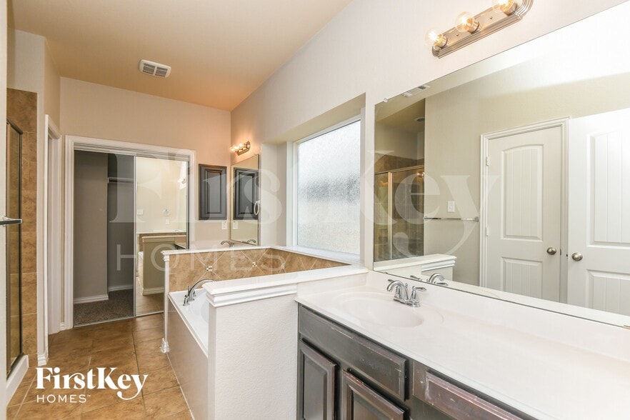 Building Photo - 520 Glacier St