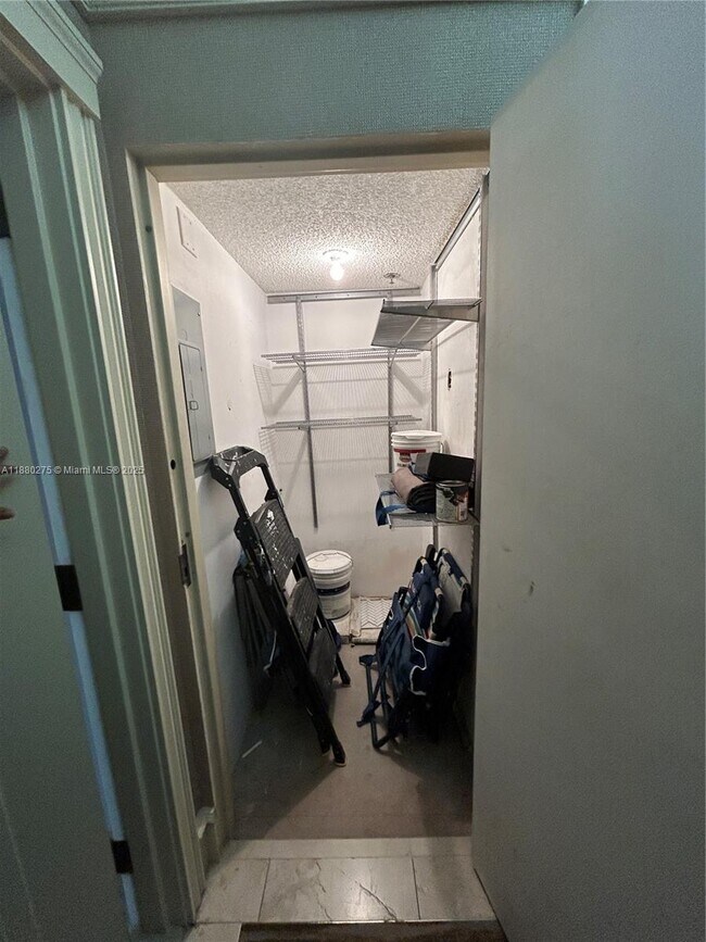 Building Photo - 251 Crandon Blvd