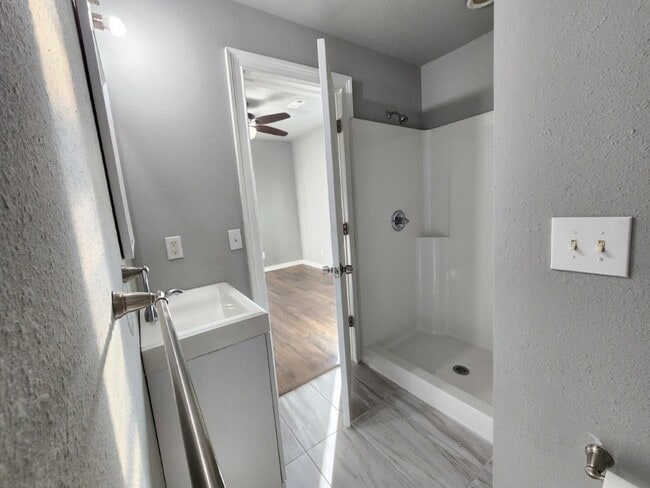 Building Photo - 7642 SW Regional Airport Blvd