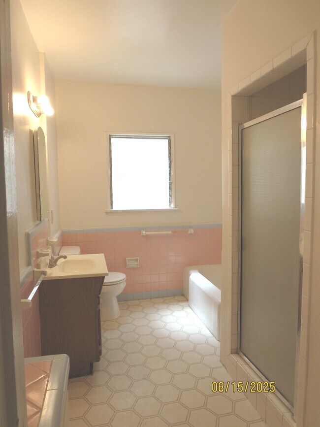 Bathroom - 5640 W 6th St