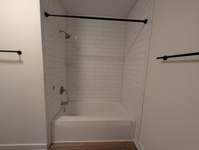 Building Photo - 138 Highland Ave