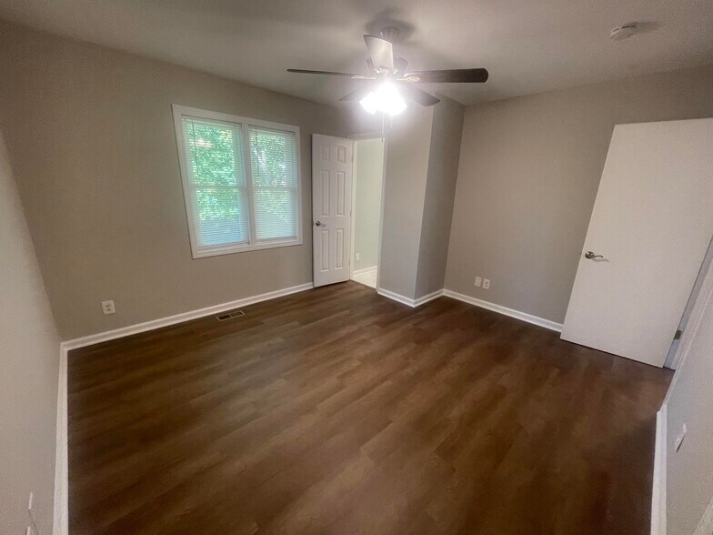 Building Photo - 221 Fallsway Ln