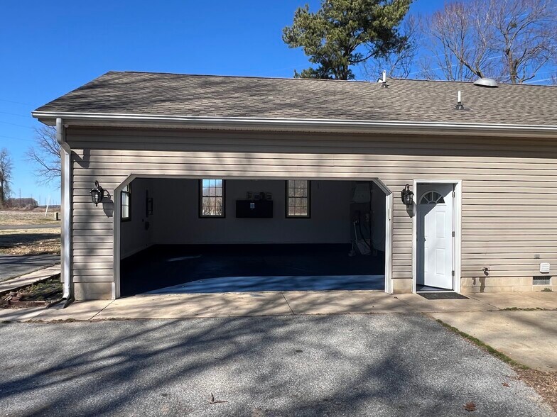 Building Photo - 4001 McColley Rd