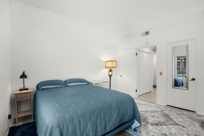 Building Photo - Stylish Furnished 2BR/2BA Condo with Resor...