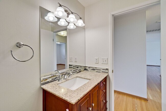 Building Photo - 5097 Forest Glen Dr