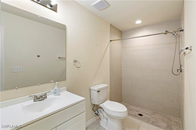 Building Photo - 510 Skyline Blvd