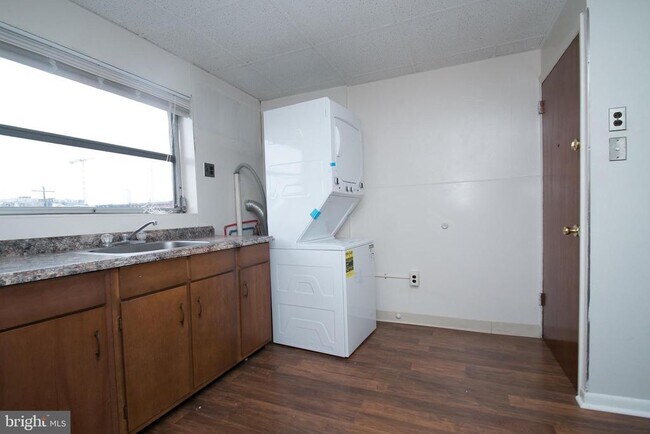 Building Photo - 1154 S 11th St
