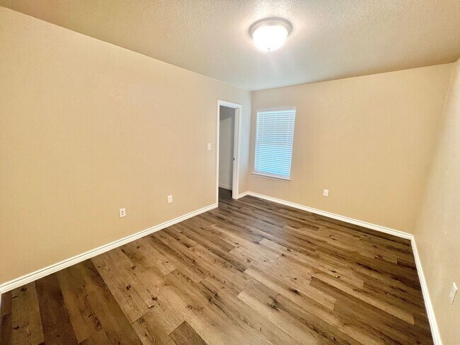Building Photo - Cute 3 Bed Duplex in Temple!