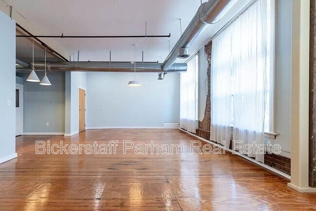 Building Photo - 1204 1st Ave