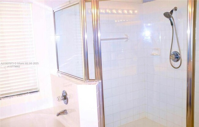 Building Photo - 3341 Overlook Rd