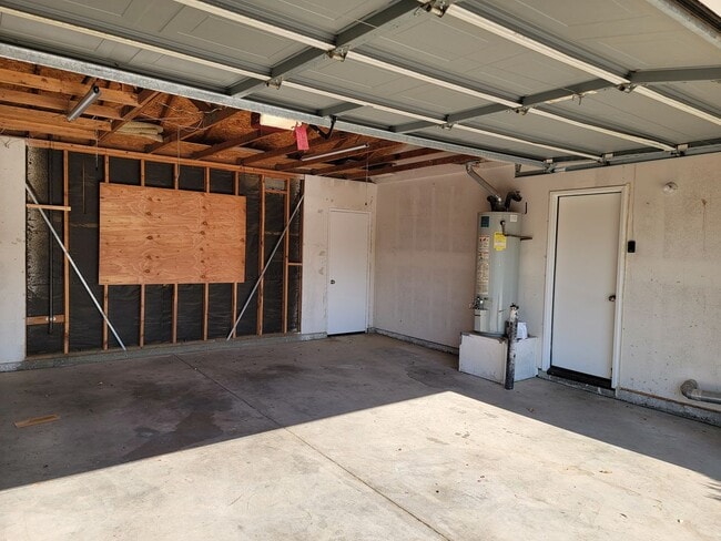 Building Photo - Single story Rosamond Home